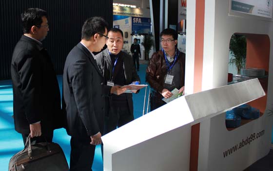 安邦集團(tuán)參加中國（北京）國際供熱通風(fēng)空調(diào)、衛(wèi)生潔具及城建設(shè)備與技術(shù)展會現(xiàn)場(圖5)