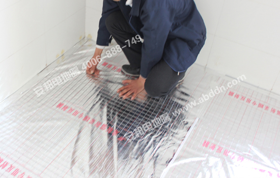 鋪設(shè)安邦電地暖專(zhuān)用反射膜